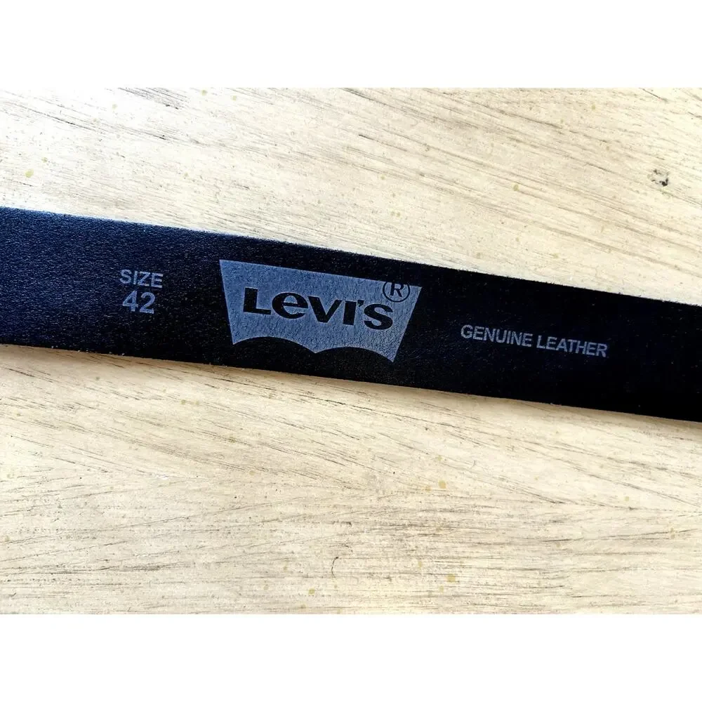 LEVIS Mens Black Leather Belt Genuine Leather Silver Buckle Sz 42 Work Casual